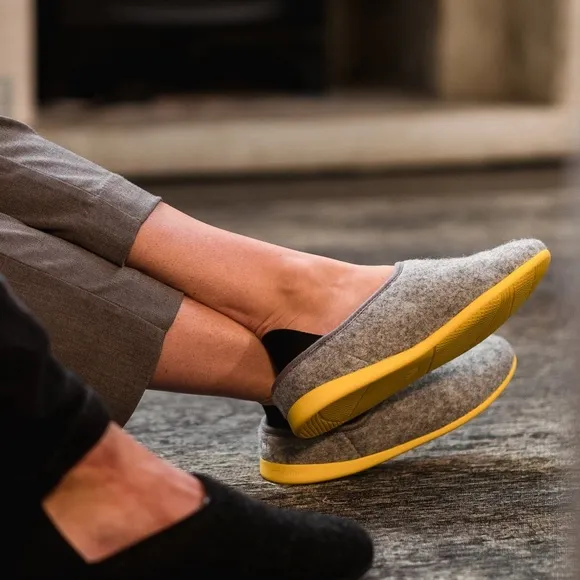 NWT Mahabis Classic Slippers