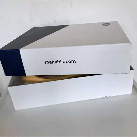 NWT Mahabis Classic Slippers