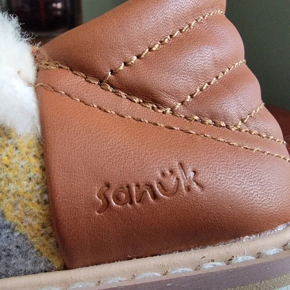 NWT Sanuk Cozy Vibe Low Southwest Women's Indoor Outdoor Slippers Size 9