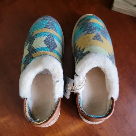 NWT Sanuk Cozy Vibe Low Southwest Women's Indoor Outdoor Slippers Size 9