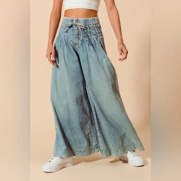 NWT So Me Wide Leg Drawstring Smocked Button Fly Waist Yoked Pleated Denim Jeans