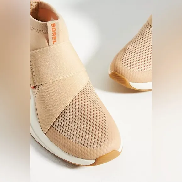 NWT SOREL Explorer Defy Mid Sneakers