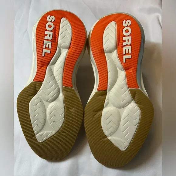 NWT SOREL Explorer Defy Mid Sneakers