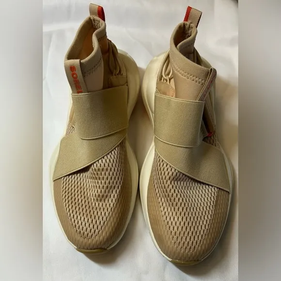 NWT SOREL Explorer Defy Mid Sneakers