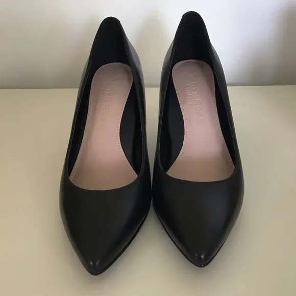 NWT Taryn Rose Gabriela Pump Black