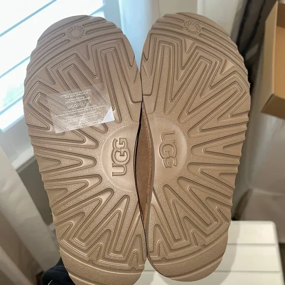 NWT- UGG Tasman II Slippers