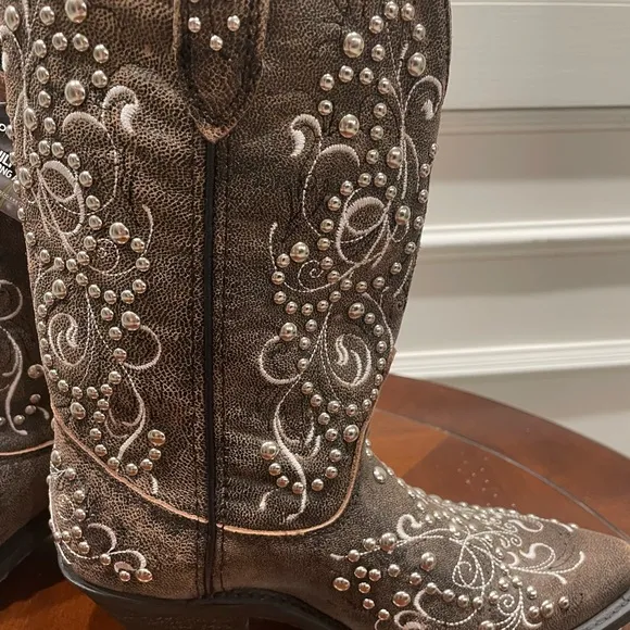 NWT Women’s Embellished Brown Western Boots Size 6 Mid Calf,  Poron Tech…