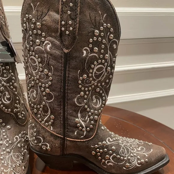 NWT Women’s Embellished Brown Western Boots Size 6 Mid Calf,  Poron Tech…
