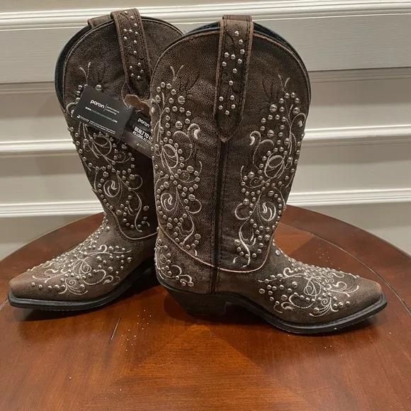 NWT Women’s Embellished Brown Western Boots Size 6 Mid Calf,  Poron Tech…