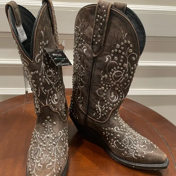 NWT Women’s Embellished Brown Western Boots Size 6 Mid Calf,  Poron Tech…