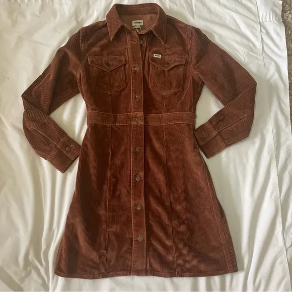 NWT Wrangler Slim-Fit Western Corduroy Dress in Pony Brown Size S