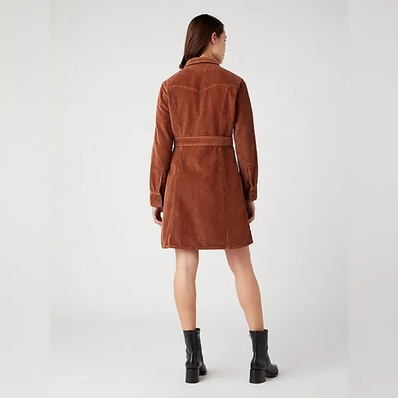 NWT Wrangler Slim-Fit Western Corduroy Dress in Pony Brown Size S