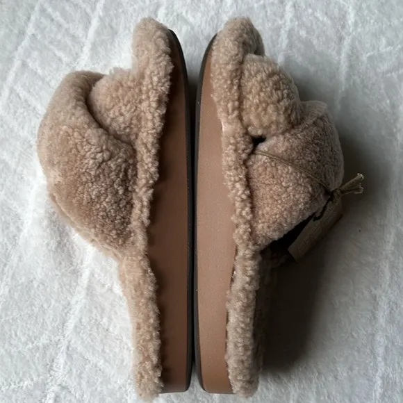 OluKai Hila Heu Genuine Shearling Slippers