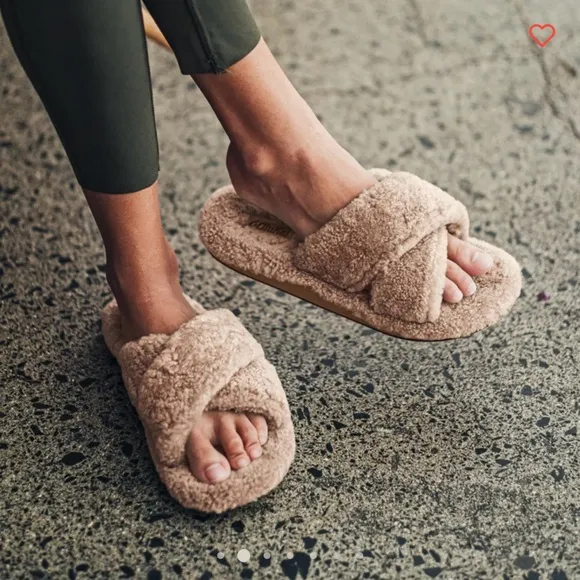 OluKai Hila Heu Genuine Shearling Slippers