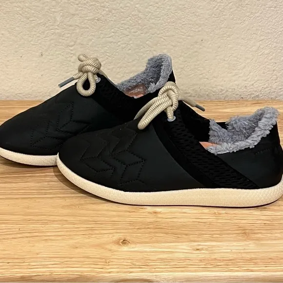 OLUKAI Mahiki Women's Sneaker, Indoor/ Outdoor, Ultra-Soft Comfort Fit Size 6
