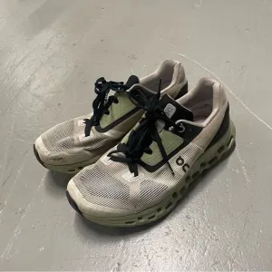 On Cloud Swiss Engineering Men’s Running Athletic Sneakers Size US Men’s 7