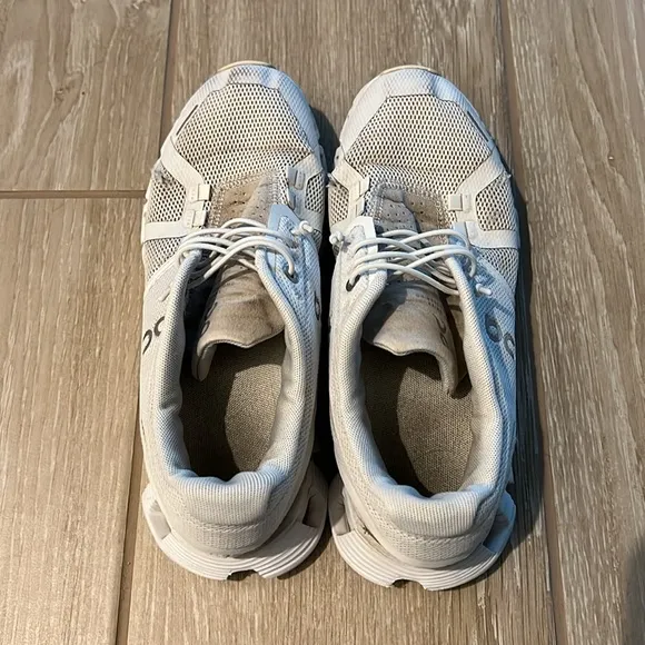 On CLOUD | Well-loved On Cloud Gym Shoes | Box Included | White | Size 7.5