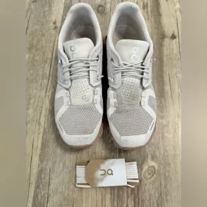 On Running cloud 5 women’s sand rose brown Running Shoes size 8