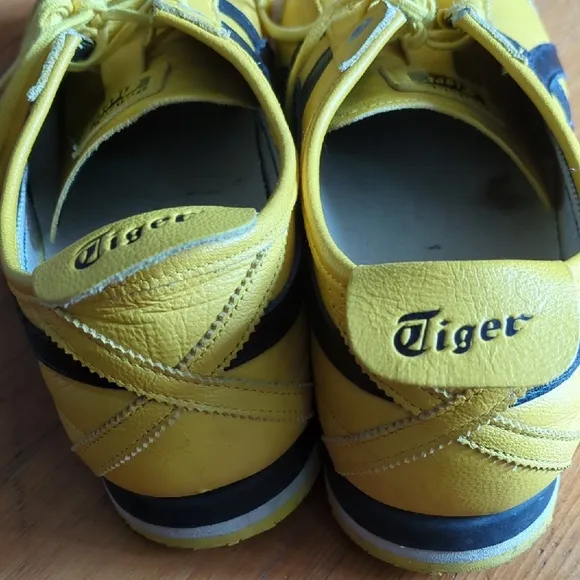 Onitsuka Tiger by Asics Mexico 66 SD Yellow and Black Sneakers Size 40.5