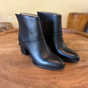 Only tried on!! Nisolo Womens Dari Boot Black Leather Size 7.5 M