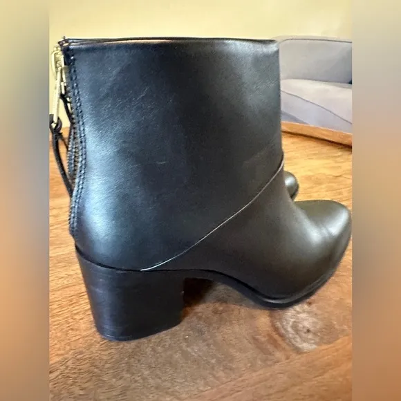 Only tried on!! Nisolo Womens Dari Boot Black Leather Size 7.5 M