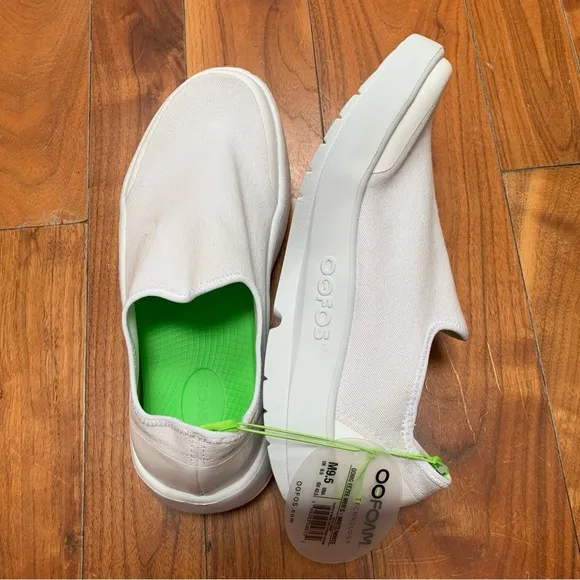 OOFOS OOmg Eezee Men’s White Slip On Shoes 9.5