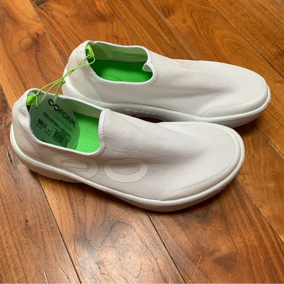 OOFOS OOmg Eezee Men’s White Slip On Shoes 9.5