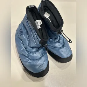 Outdoor Research Women's 10-11 Tundra Aerogel Booties NWT Blue Camp Slippers