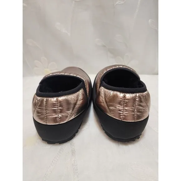 P448 WOMENS 40 SZ 9 GOLD SLIP ON LABY SNEAKER SLIPPER CHEETAH SHIMMER COMFY CUTE