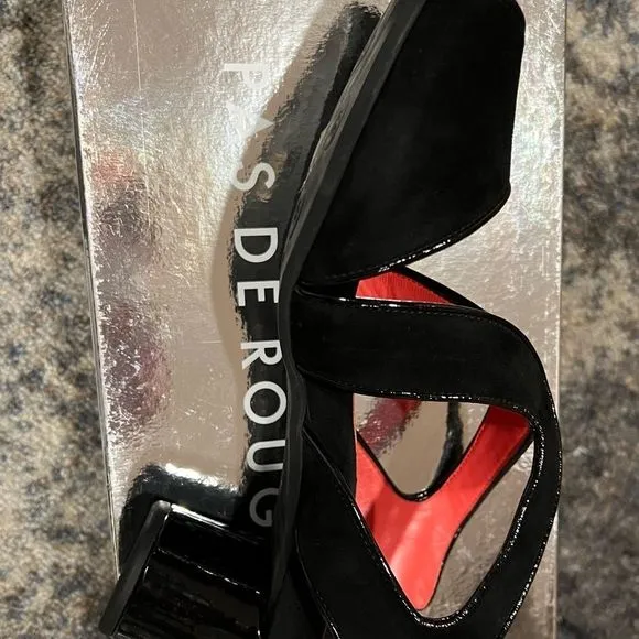 Pas De Rouge “Chanta” Black Suede with patent piping