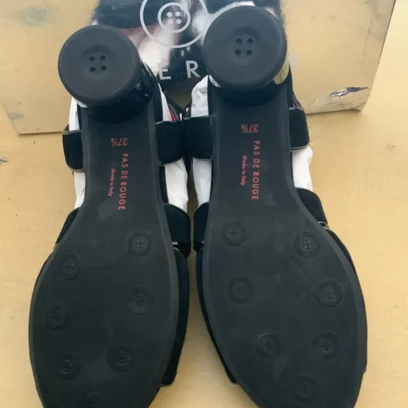 Pas De Rouge “Chanta” Black Suede with patent piping