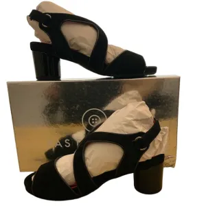 Pas De Rouge “Chanta” Black Suede with patent piping