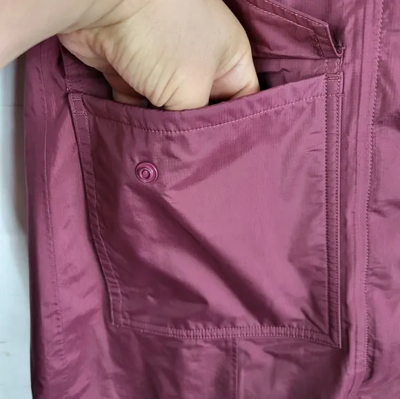Patagonia Hooded Torrentshell City Lightweight Waterproof Coat in Burgundy XS
