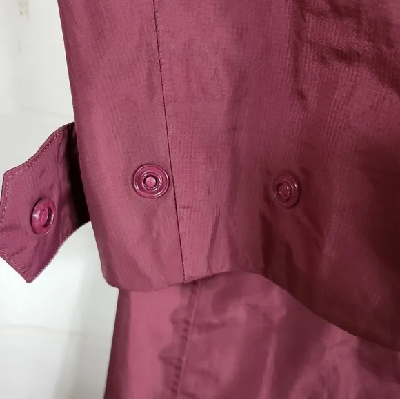 Patagonia Hooded Torrentshell City Lightweight Waterproof Coat in Burgundy XS