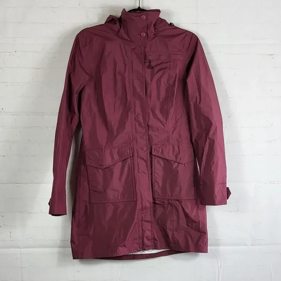 Patagonia Hooded Torrentshell City Lightweight Waterproof Coat in Burgundy XS