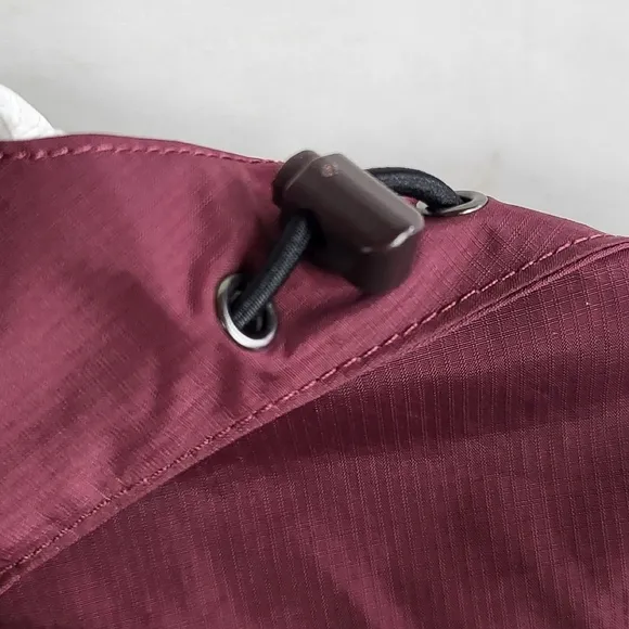 Patagonia Hooded Torrentshell City Lightweight Waterproof Coat in Burgundy XS