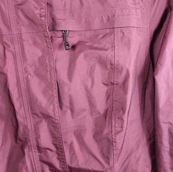 Patagonia Hooded Torrentshell City Lightweight Waterproof Coat in Burgundy XS