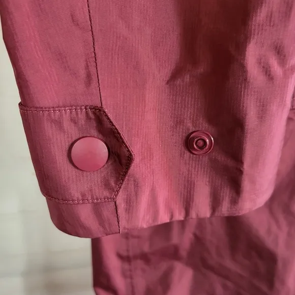 Patagonia Hooded Torrentshell City Lightweight Waterproof Coat in Burgundy XS