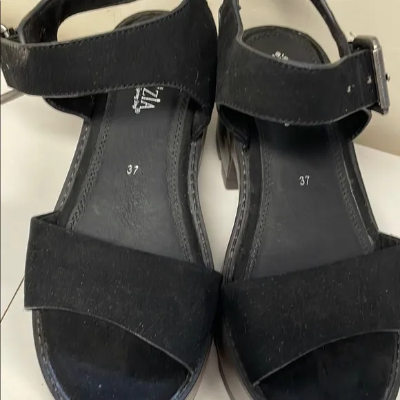 Patrizia by spring step Black Platform Sandals with Chunky Sole