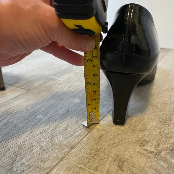 PETER KAISER Black Patent Leather Pumps Size 8 Square Toe Pilgrim 65mm 2.5” Heel