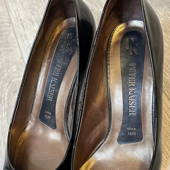 PETER KAISER Black Patent Leather Pumps Size 8 Square Toe Pilgrim 65mm 2.5” Heel