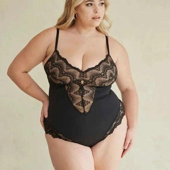Pinsy Sculpting Lace Shapewear Bodysuit Size L NWT
