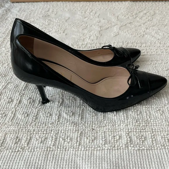 Prada Black Patent Leather Heels with Bow Detail size 39
