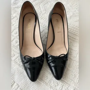 Prada Black Patent Leather Heels with Bow Detail size 39
