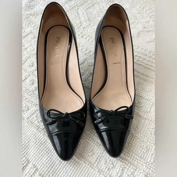 Prada Black Patent Leather Heels with Bow Detail size 39