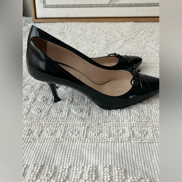 Prada Black Patent Leather Heels with Bow Detail size 39