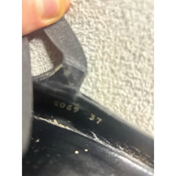 PRADA -  Vintage Black Patent Leather Kitten Pumps EUR Size 37 US6.5