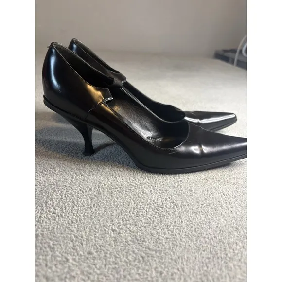 PRADA -  Vintage Black Patent Leather Kitten Pumps EUR Size 37 US6.5