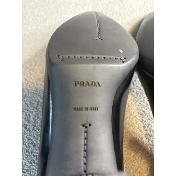 PRADA -  Vintage Black Patent Leather Kitten Pumps EUR Size 37 US6.5