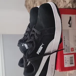 Puma Iconic Suede Black Woman's Low Composite Toe Shoe Size 7 NWT
